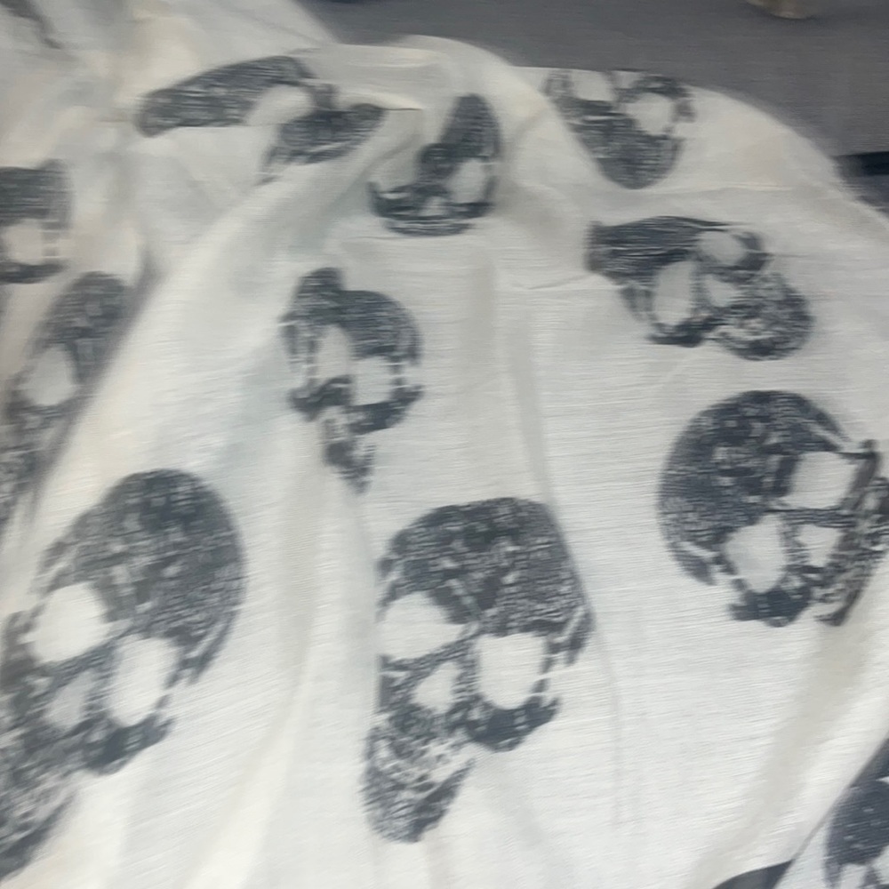 Skull scarf in black and beige color. NWTS.